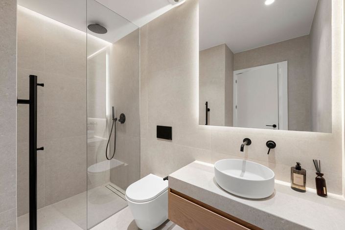 Image No.17-3 Bed Property for sale