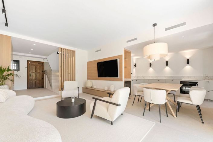 Image No.5-3 Bed Property for sale