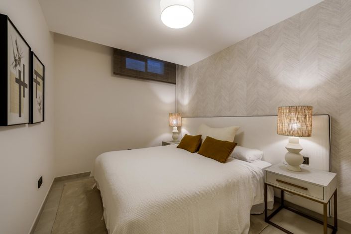 Image No.27-5 Bed Property for sale