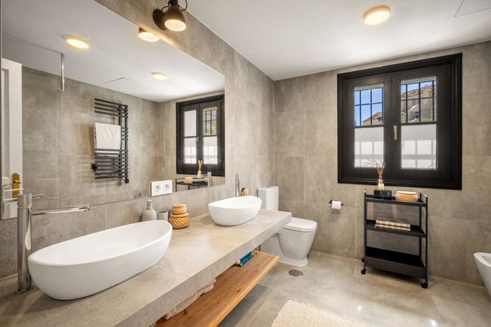 Image No.14-4 Bed Property for sale