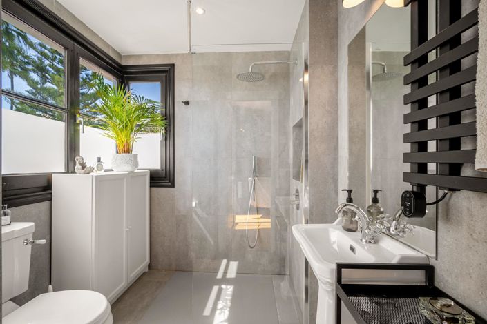 Image No.15-4 Bed Property for sale