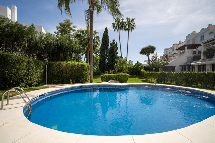 Image No.17-4 Bed Property for sale