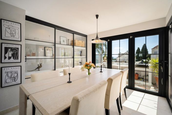 Image No.21-4 Bed Property for sale