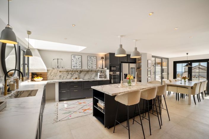 Image No.30-4 Bed Property for sale