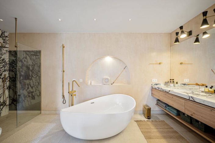 Image No.31-4 Bed Property for sale