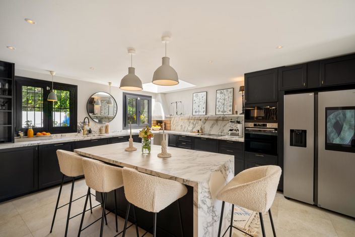 Image No.8-4 Bed Property for sale