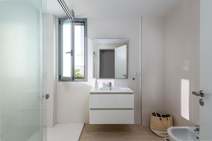 Image No.18-2 Bed Property for sale