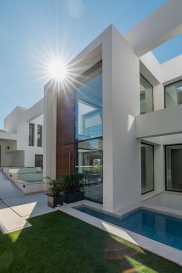 Image No.10-5 Bed Property for sale