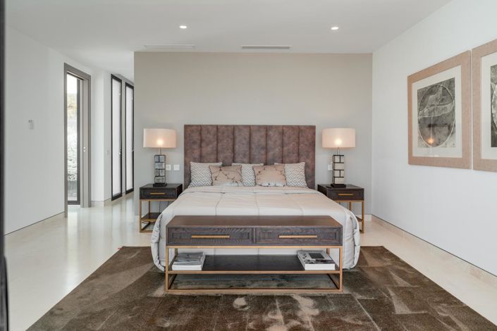 Image No.16-5 Bed Property for sale