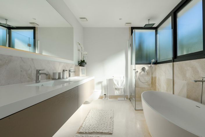 Image No.22-5 Bed Property for sale