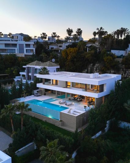 Image No.24-5 Bed Property for sale