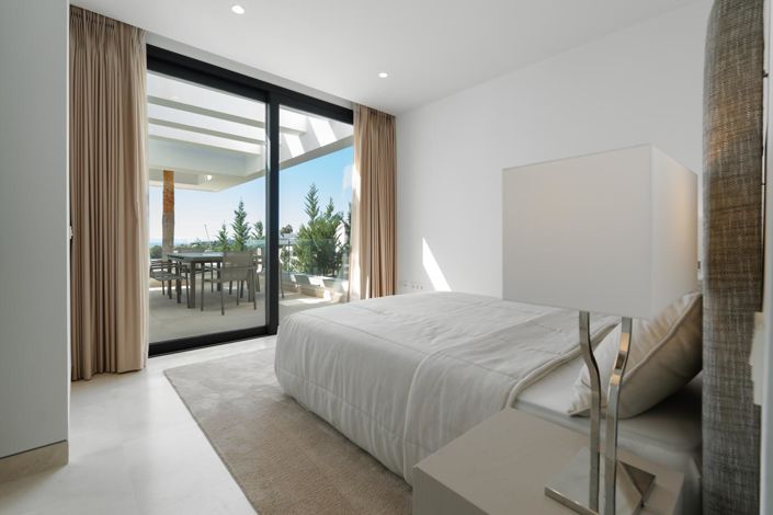 Image No.25-5 Bed Property for sale