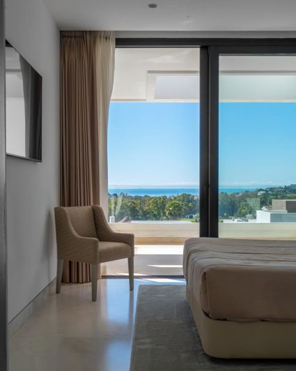 Image No.26-5 Bed Property for sale