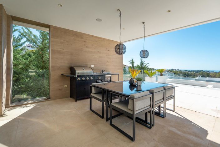 Image No.27-5 Bed Property for sale