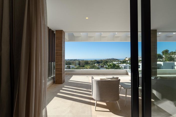 Image No.30-5 Bed Property for sale