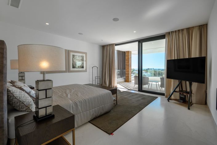 Image No.32-5 Bed Property for sale