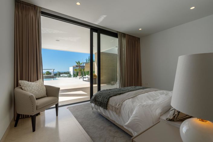 Image No.37-5 Bed Property for sale