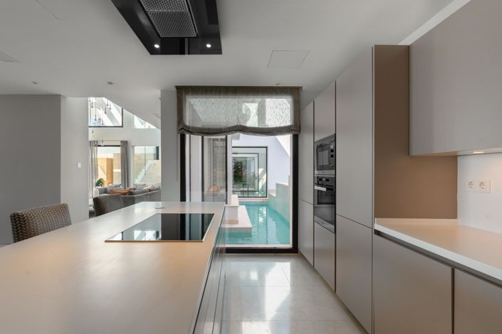 Image No.38-5 Bed Property for sale