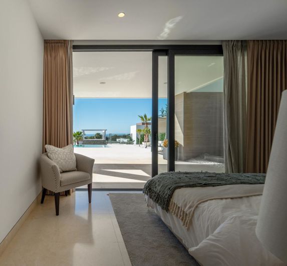 Image No.40-5 Bed Property for sale