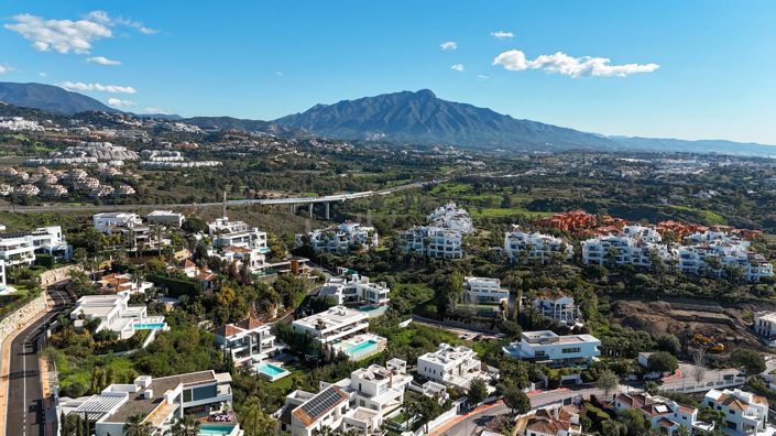 Image No.5-5 Bed Property for sale