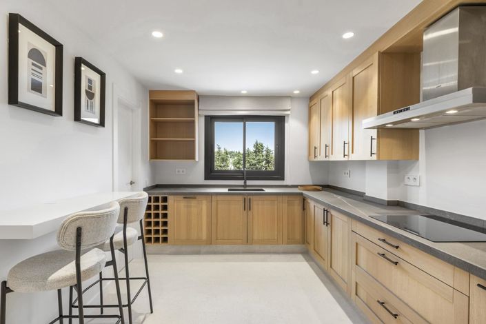 Image No.14-4 Bed Property for sale