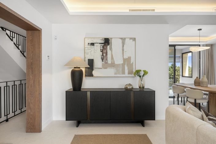 Image No.17-4 Bed Property for sale