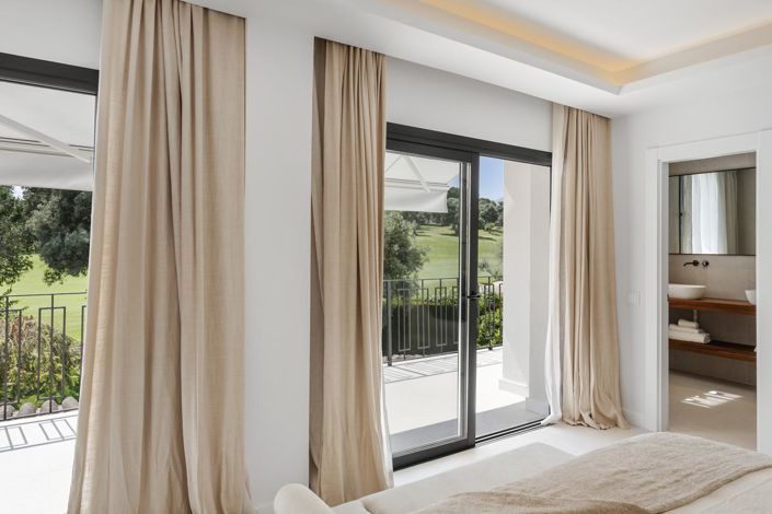 Image No.18-4 Bed Property for sale