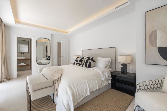 Image No.23-4 Bed Property for sale