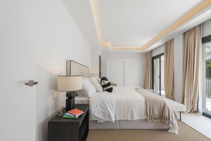 Image No.24-4 Bed Property for sale