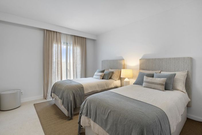 Image No.26-4 Bed Property for sale