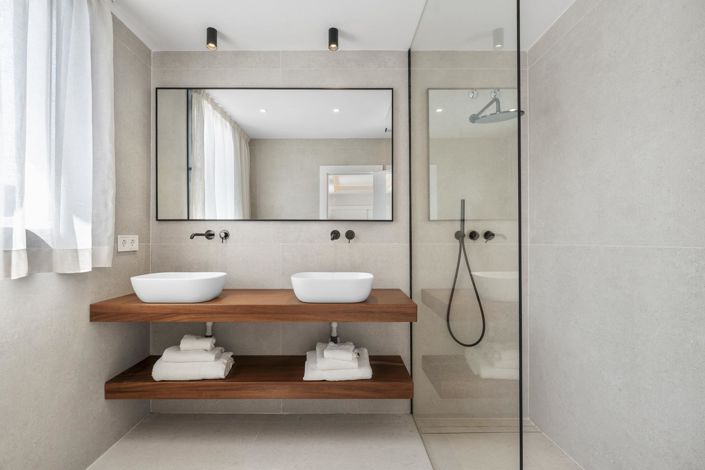 Image No.28-4 Bed Property for sale