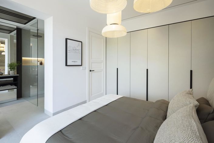 Image No.12-5 Bed Property for sale