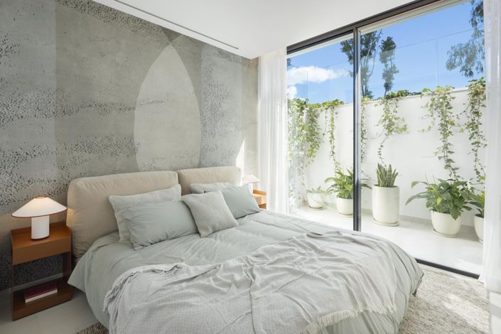 Image No.13-5 Bed Property for sale