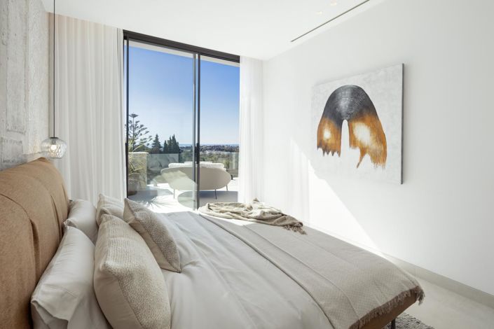 Image No.20-5 Bed Property for sale