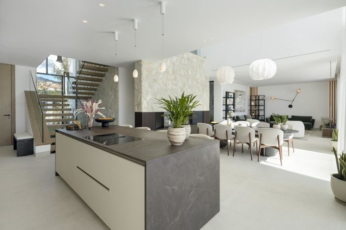 Image No.25-5 Bed Property for sale