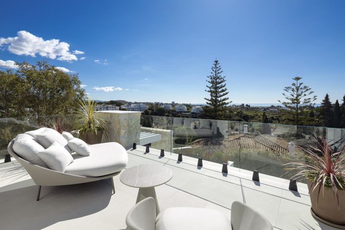 Image No.27-5 Bed Property for sale