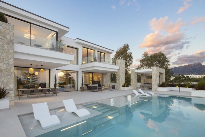 Image No.3-5 Bed Property for sale