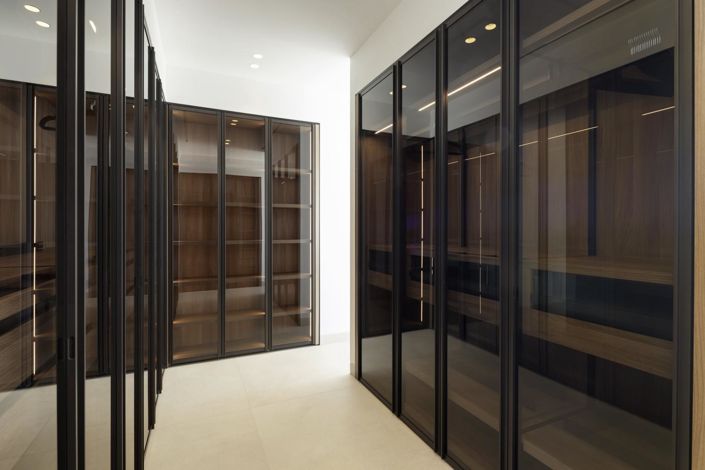 Image No.9-5 Bed Property for sale