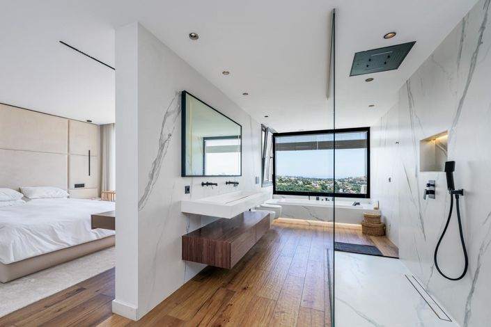 Image No.14-4 Bed Property for sale