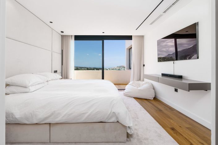 Image No.15-4 Bed Property for sale