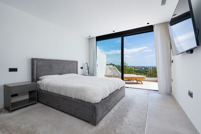 Image No.18-4 Bed Property for sale