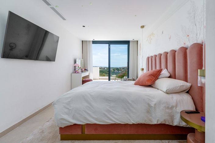 Image No.19-4 Bed Property for sale