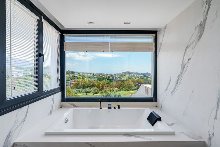 Image No.24-4 Bed Property for sale