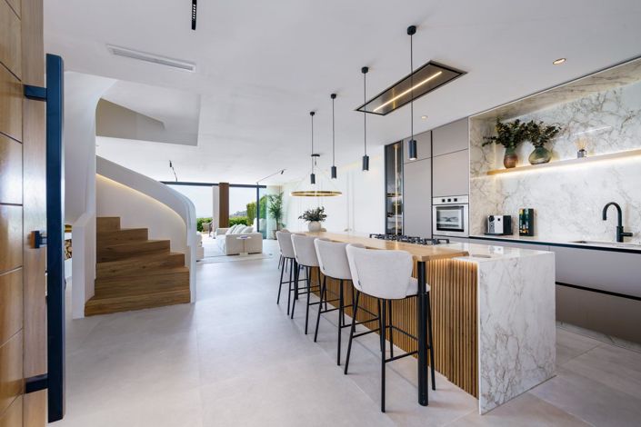 Image No.9-4 Bed Property for sale