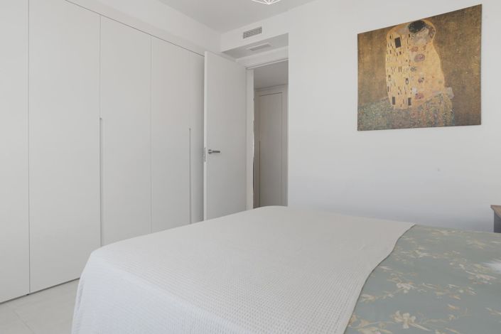 Image No.21-2 Bed Property for sale