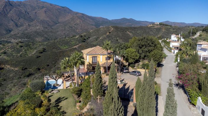 Image No.14-6 Bed Property for sale