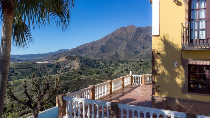 Image No.18-6 Bed Property for sale