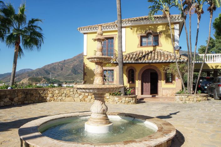 Image No.19-6 Bed Property for sale