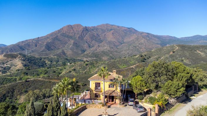 Image No.2-6 Bed Property for sale