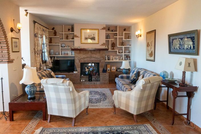 Image No.22-6 Bed Property for sale